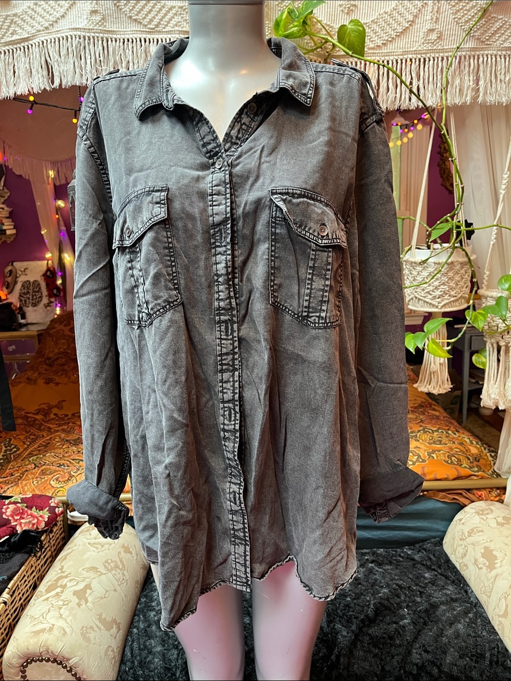 American Eagle boyfriend fit button down